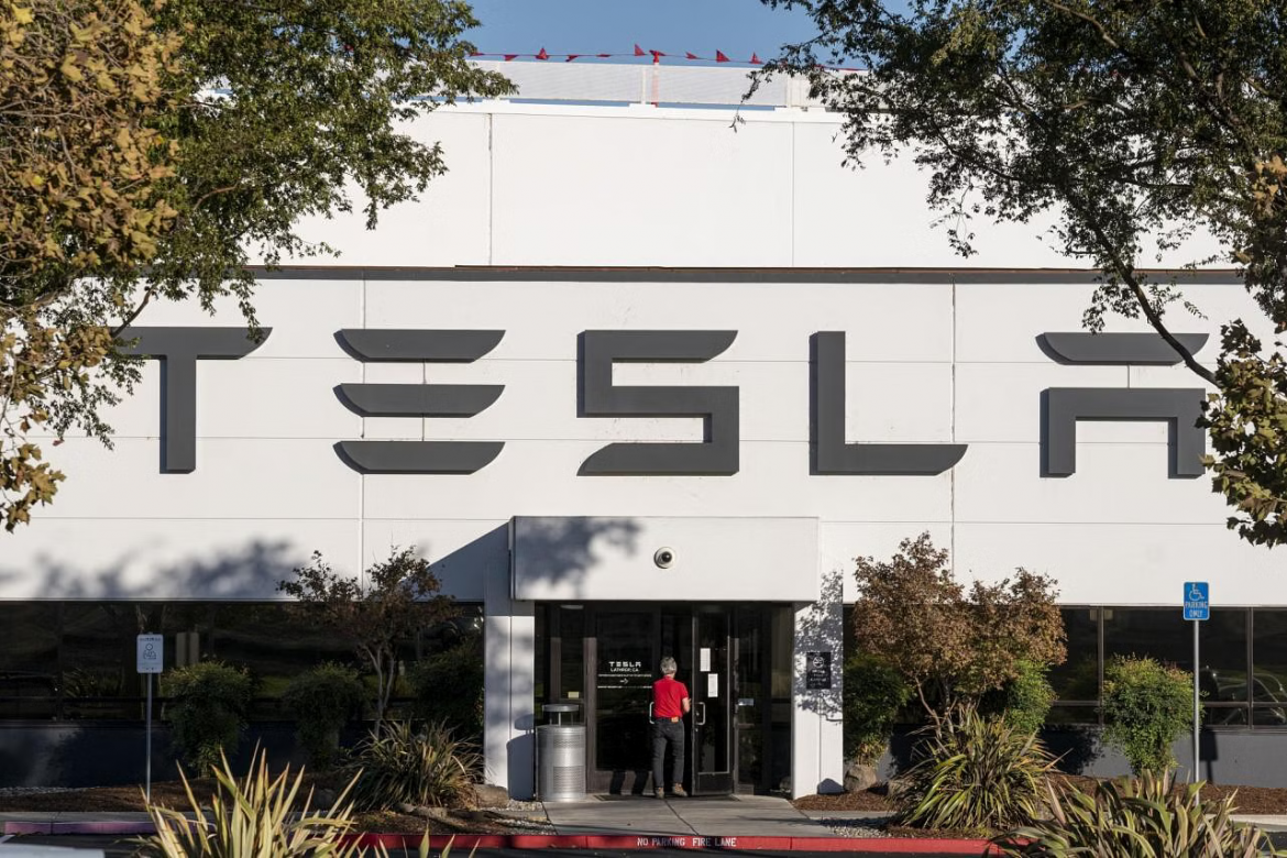 bt20240201tesla.jpg_0